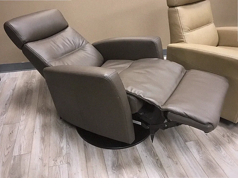 IMG Divani RG225 Medium Manual Relaxer Recliner Chair Trend T412 Smoke Leather