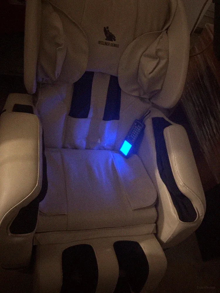 massage chair white recliner genius retail value 6000$ good shape